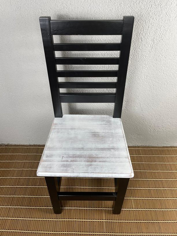 silla Andalucía horizontal negra con asiento blanco vintage