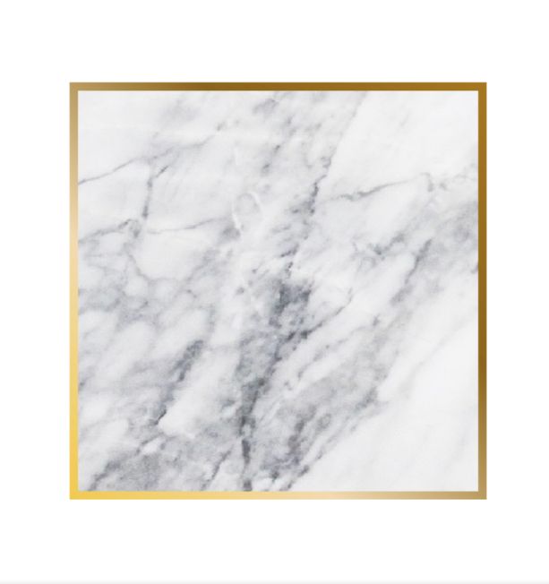 mesa de mármol blanco con beta y canto oro