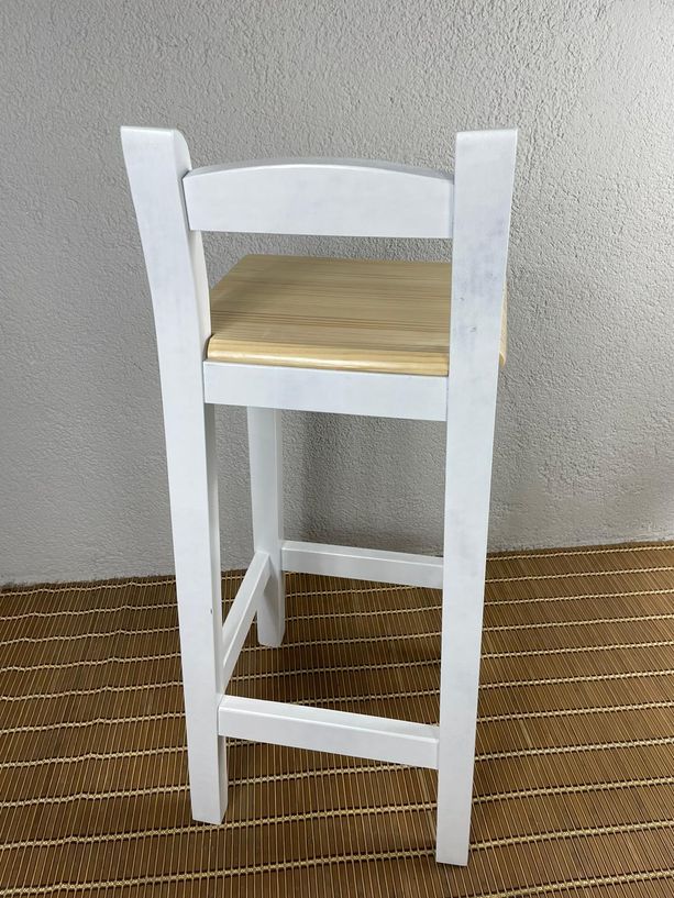 taburete Andalucía con respaldo blanco y asiento natural