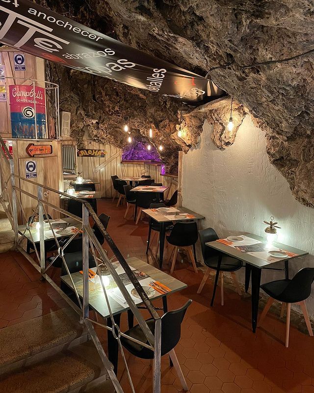 mesas y sillas de Montamos Tu Bar