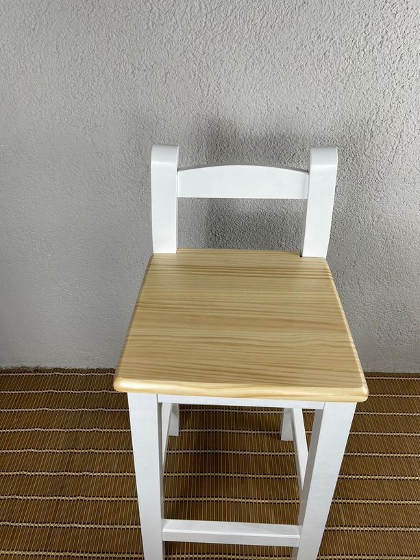 taburete Andalucía con respaldo blanco y asiento natural