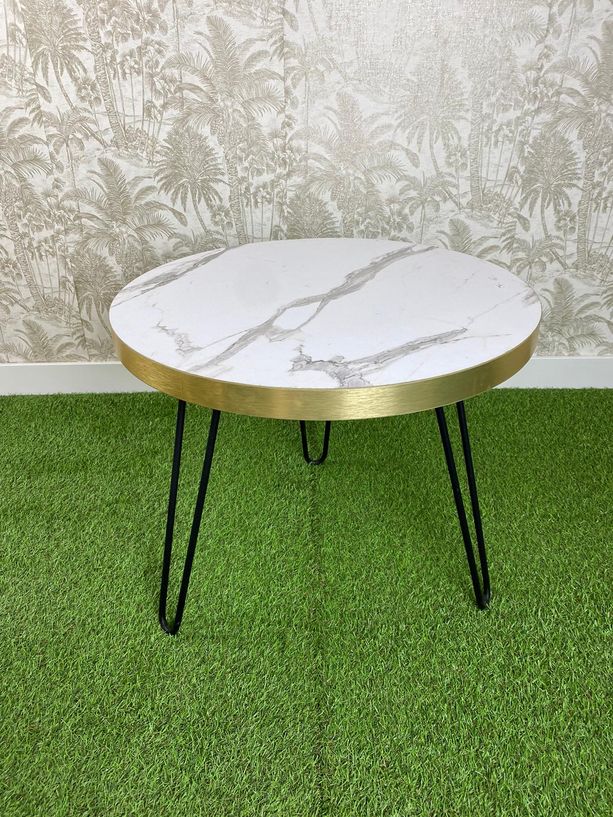 mesa imitación mármol reonda de 60 cms de alto