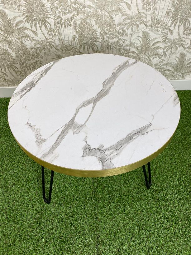 mesa imitación mármol reonda de 60 cms de alto