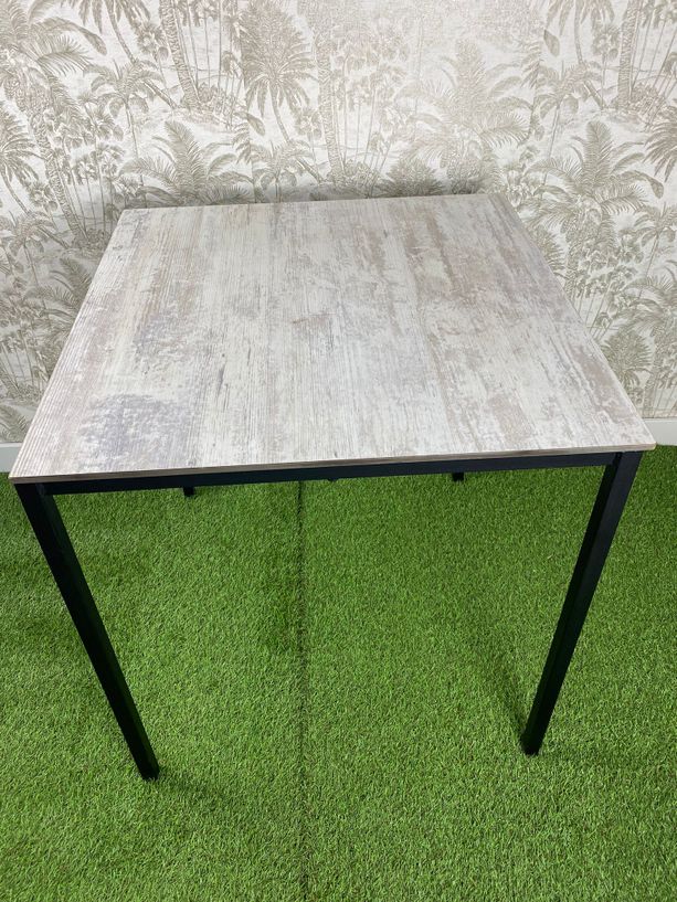 mesa exterior apilable con tablero de compacto estilo vintage