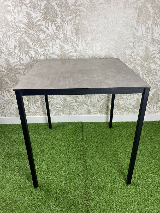 mesa exterior apilable con tablero de compacto estilo vintage