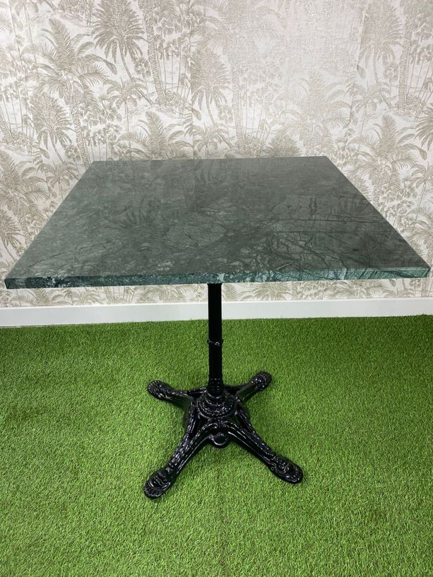 mesa de mármol verde cuadrado con pie estilo parís