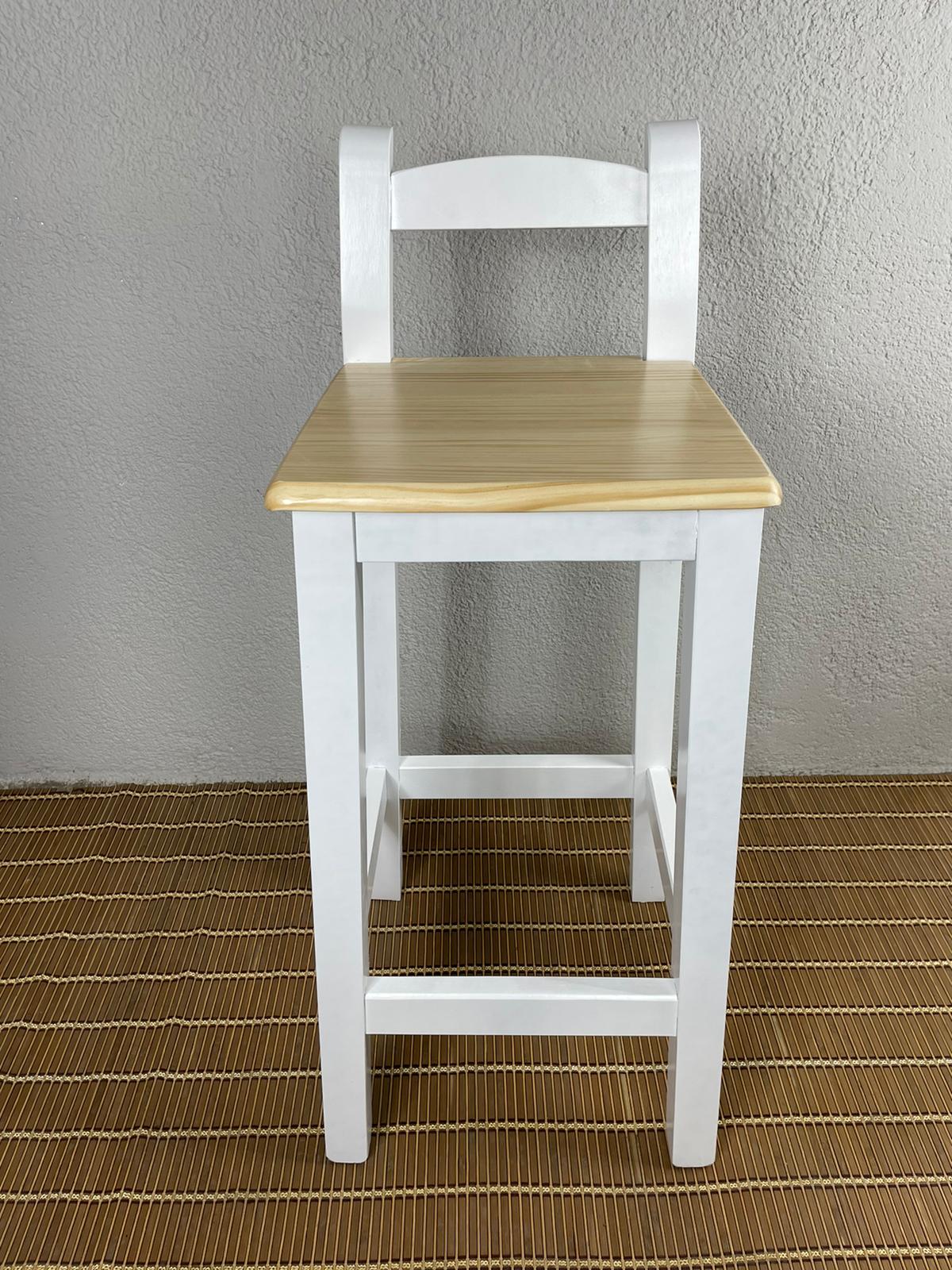 taburete Andalucía con respaldo blanco y asiento natural