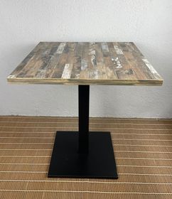 mesa vintage con tablero laminado y pie de hierro negro