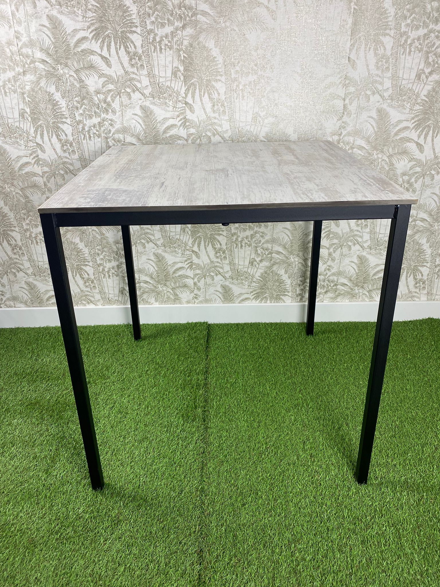 mesa exterior apilable con tablero de compacto estilo vintage